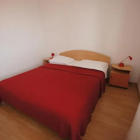 75-7 Apartment *